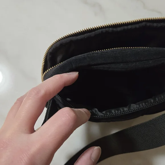 Lululemon black everywhere quilted velour belt bag 1L - Picture 4 of 5